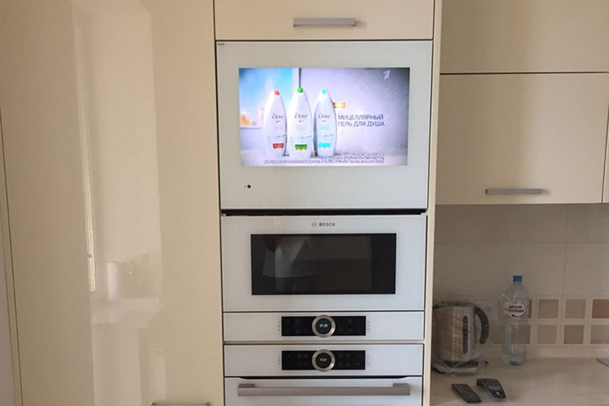 Телевизор для кухни встраиваемый в дверцу шкафа